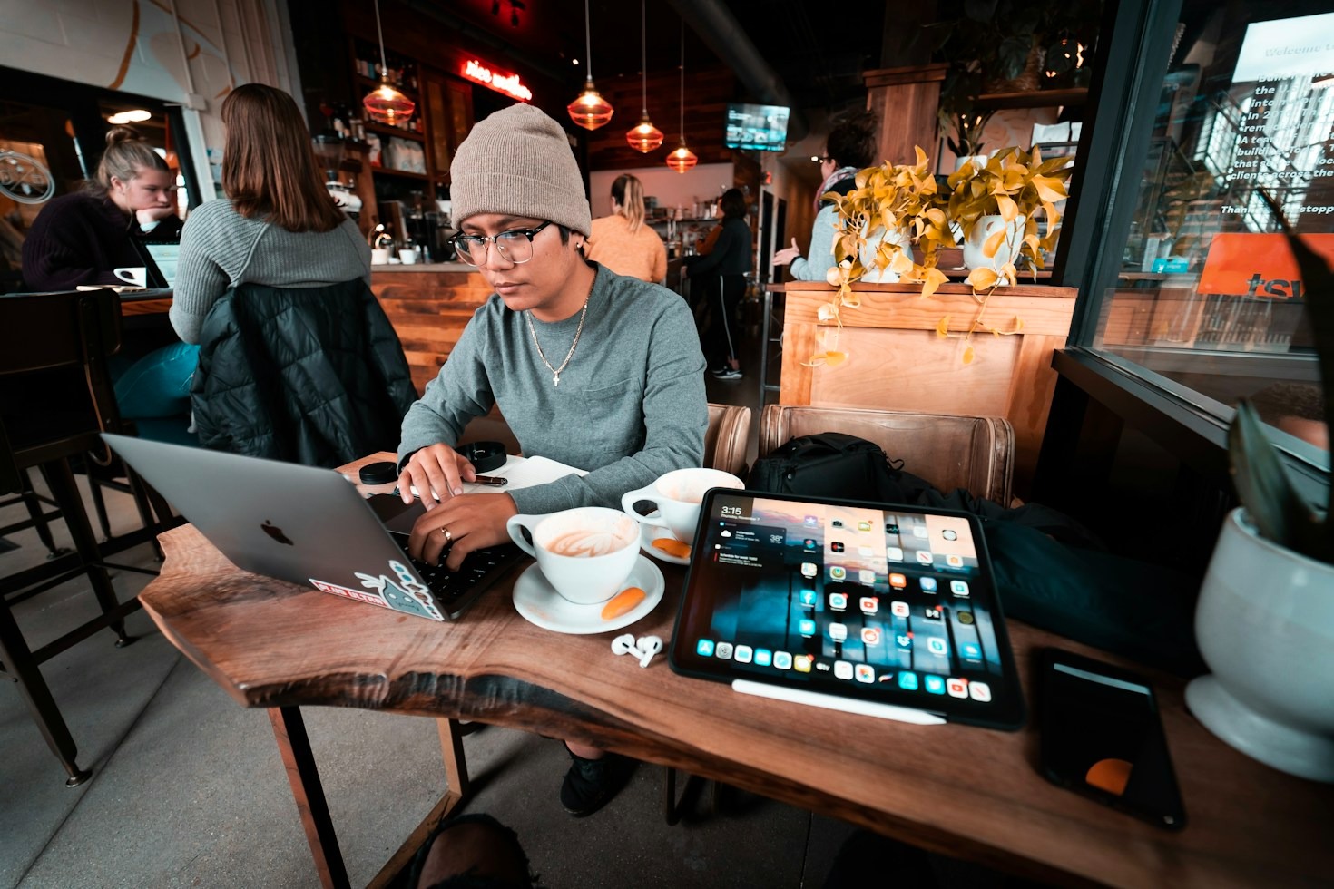 Como a Inteligência Artificial Está Transformando Nossos Dispositivos Diários